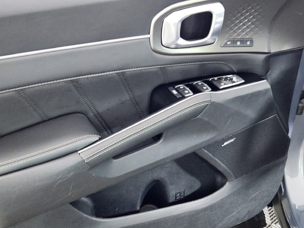 Used 2023 Kia Sorento SX AWD/4WD image 16