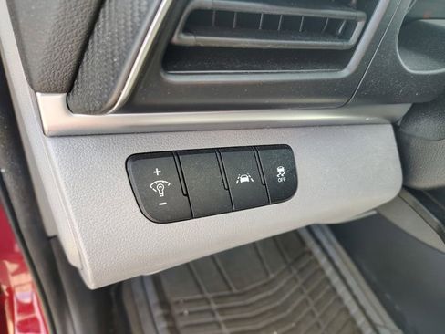Used 2020 Hyundai Elantra SE FWD image 11