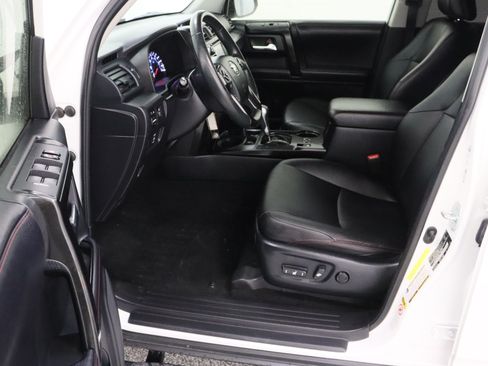 Used 2017 Toyota 4Runner TRD Off-Road Premium AWD/4WD image 14