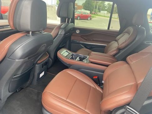 New 2025 Lincoln Navigator Reserve AWD/4WD image 11