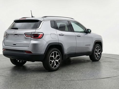 Used 2025 Jeep Compass Limited image 9