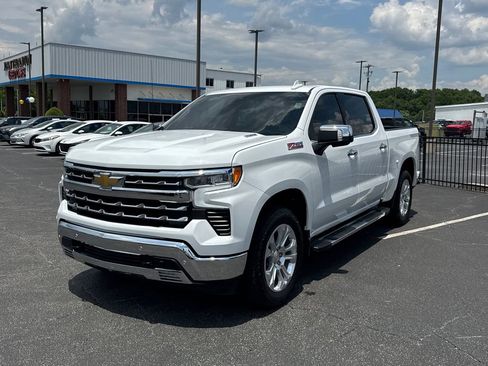 Used 2024 Chevrolet Silverado 1500 LTZ AWD/4WD image 2