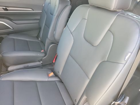 New 2025 Kia Telluride S image 7