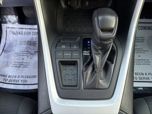 Used 2022 Toyota RAV4 LE image 25