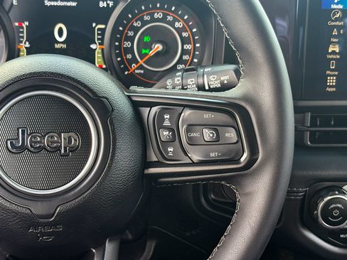 Used 2026 Jeep Wrangler Unlimited Rubicon AWD/4WD image 34