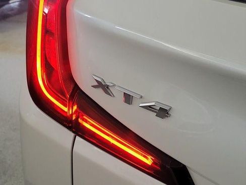 Certified 2022 Cadillac XT4 Luxury FWD image 8