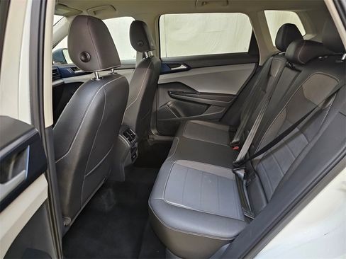 Used 2024 Volkswagen Taos SE image 16