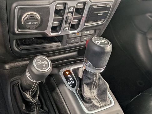 Used 2018 Jeep Wrangler Unlimited Sahara image 20