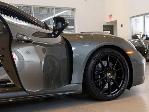 Used 2025 Porsche 718 Cayman GT4 image 22