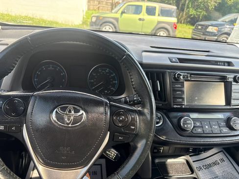 Used 2017 Toyota RAV4 XLE AWD/4WD image 18