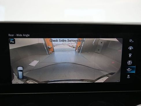 Used 2021 Mercedes-Benz GLB 250 4MATIC w/ Premium Package image 22