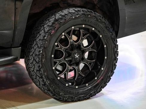 Used 2015 Chevrolet Suburban LT image 53