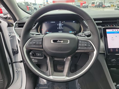 Used 2024 Jeep Grand Cherokee Limited image 21