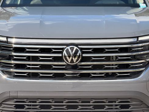 Used 2025 Volkswagen Atlas SEL AWD/4WD image 35