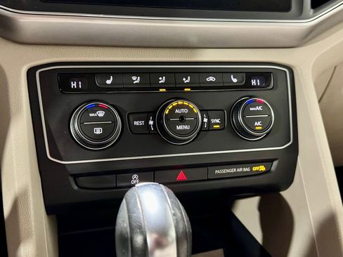 Used 2019 Volkswagen Atlas SE w/ Towing Package image 18