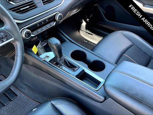 Used 2022 Nissan Altima 2.5 SR FWD image 8