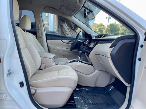 Used 2016 Nissan Rogue SV w/ SV Premium Package image 19