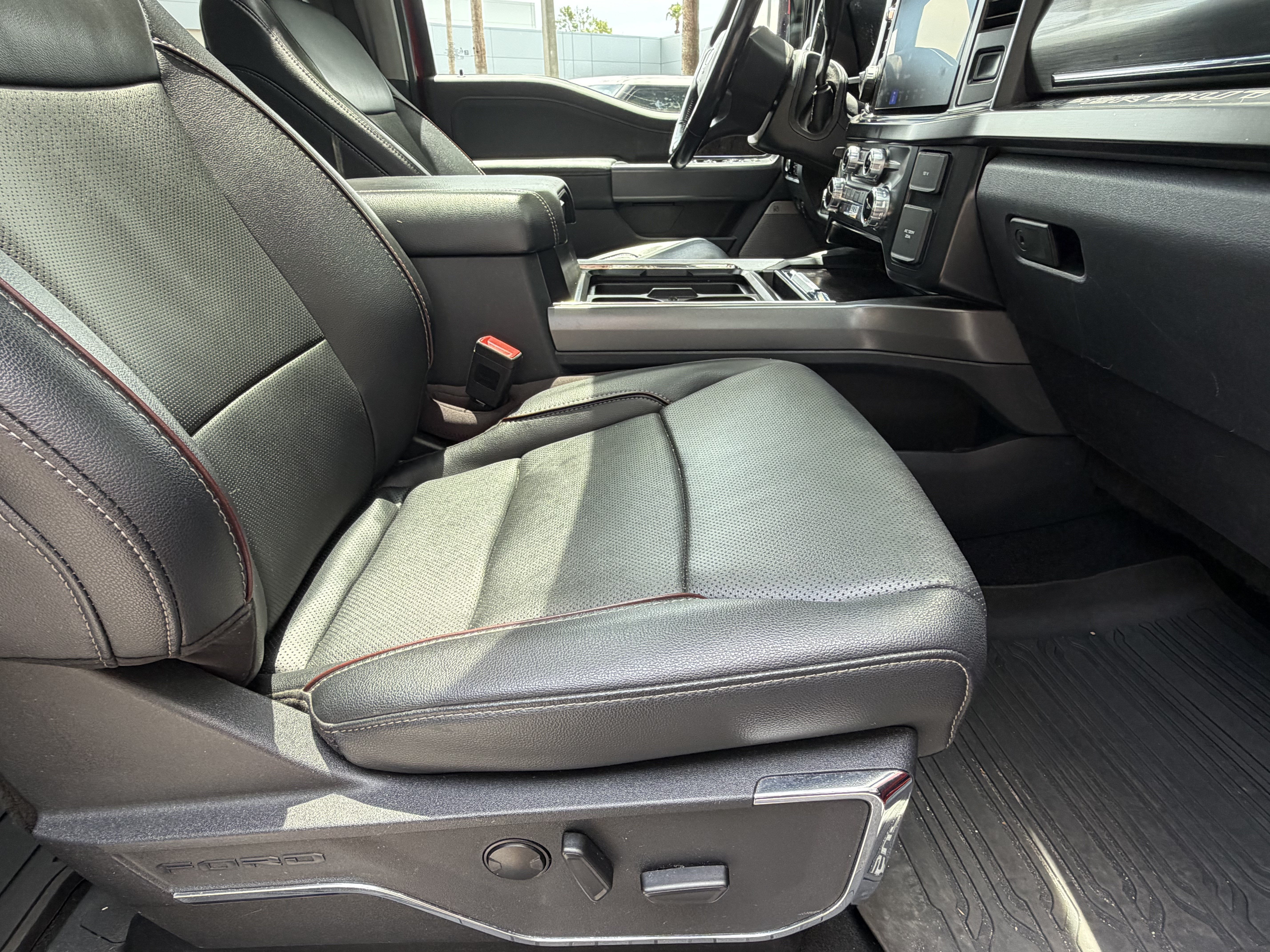 Used 2023 Ford F250 Lariat w/ Lariat Ultimate Package AWD/4WD image 46