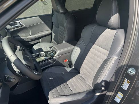 New 2025 Mitsubishi Outlander SE image 21