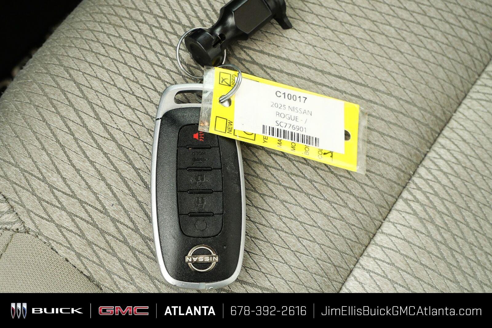 Used 2025 Nissan Rogue SV AWD/4WD image 38