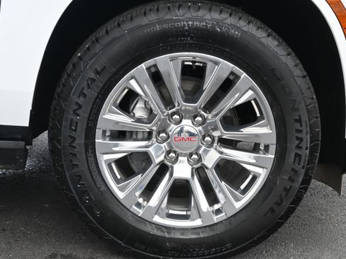 Used 2025 GMC Yukon Denali w/ Sun & Power Step Package image 15