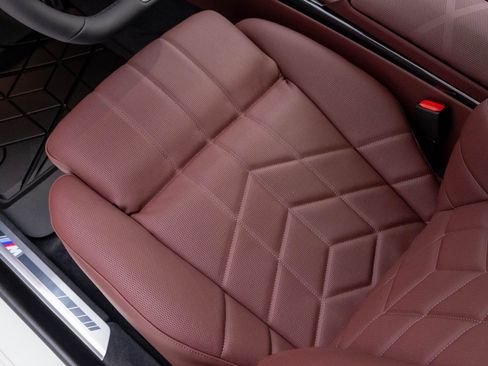 New 2026 BMW i7 xDrive60 w/ Executive Package image 16