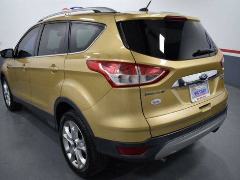 Used 2015 Ford Escape Titanium image 2