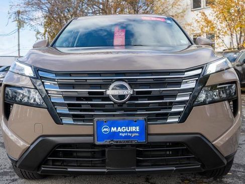 Certified 2025 Nissan Rogue SV image 3