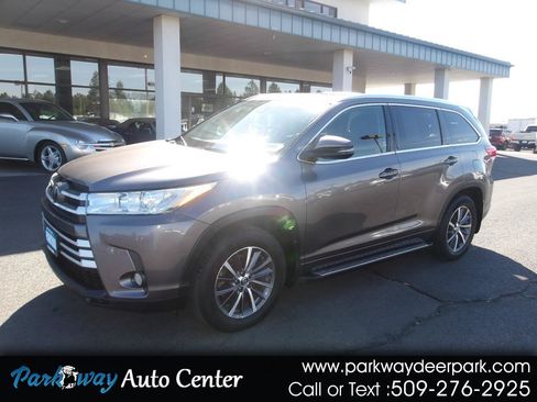 Used 2018 Toyota Highlander XLE AWD/4WD image 1