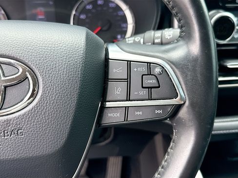 Used 2020 Toyota Highlander LE FWD image 37