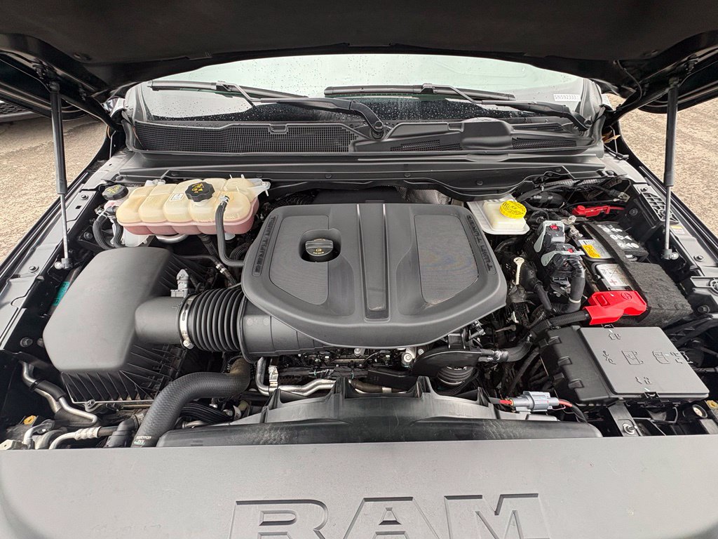 Used 2025 RAM 1500 Laramie AWD/4WD image 30