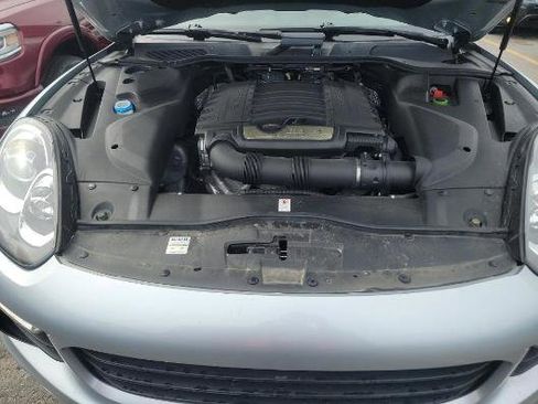 Used 2017 Porsche Cayenne Platinum Edition w/ Premium Package (PJV) image 8