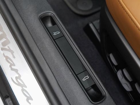 Used 2024 Porsche 911 Targa 4S w/ Premium Package image 66