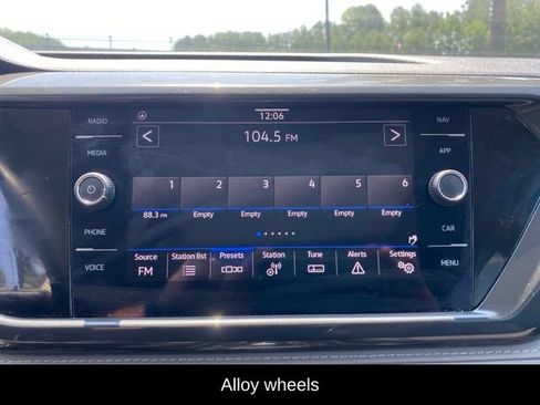 Used 2023 Volkswagen Taos SEL AWD/4WD image 12