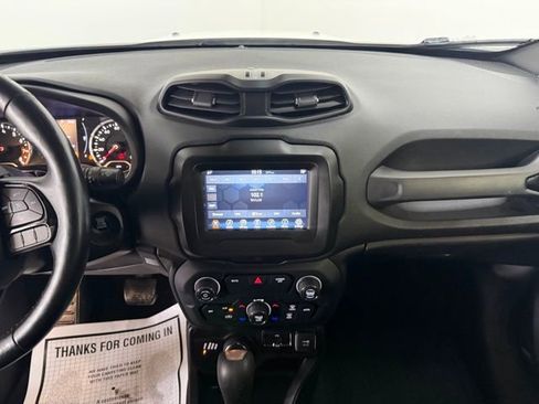 Used 2018 Jeep Renegade Altitude AWD/4WD image 27