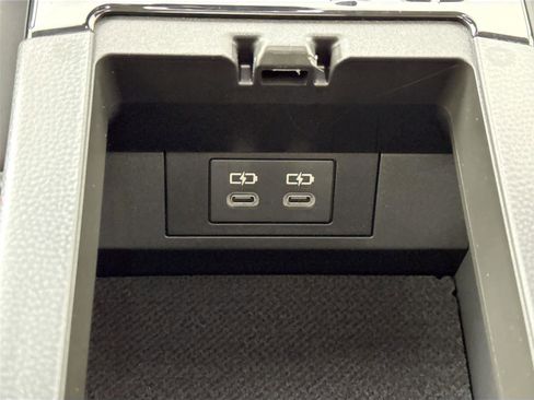 Certified 2025 Toyota Prius XSE image 39