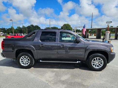 Used 2011 Chevrolet Avalanche LT AWD/4WD image 7