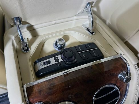 Used 2011 Bentley Mulsanne RWD image 32