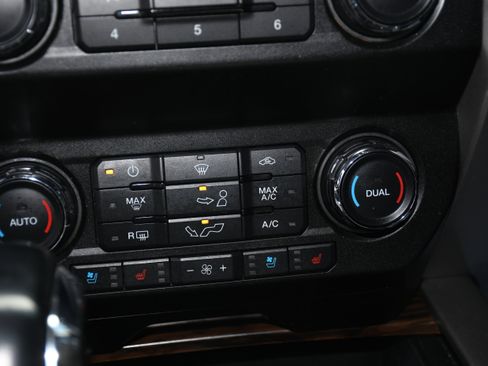 Used 2019 Ford F150 Lariat image 15