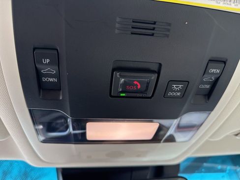 Certified 2024 Lexus ES 300h w/ Luxury Package image 30