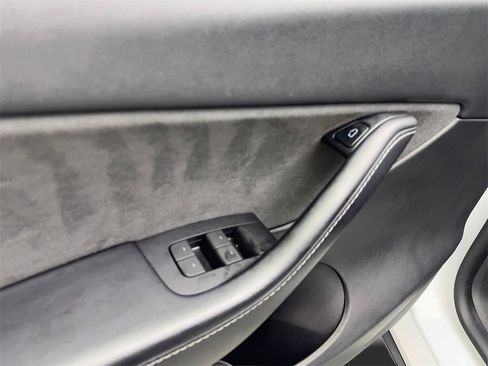 Used 2021 Tesla Model Y Performance image 32