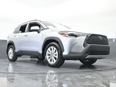 Used 2023 Toyota Corolla Cross LE image 57