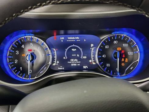 Used 2025 Chrysler Pacifica Select FWD image 13