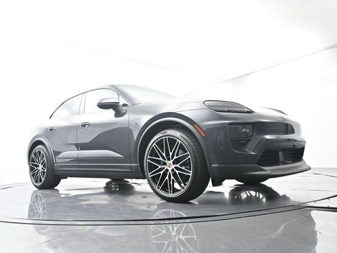 Used 2026 Porsche Macan Electric RWD image 51