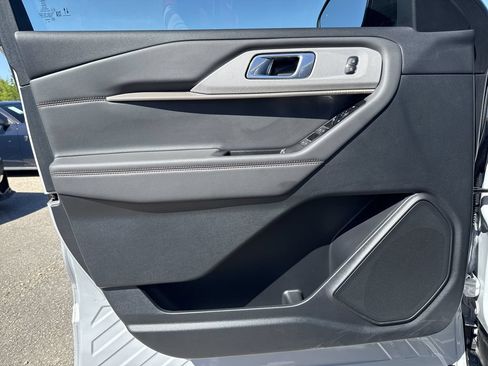 New 2026 Ford Explorer Active RWD image 10