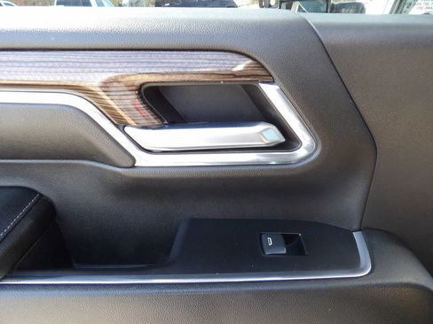 Used 2024 Chevrolet Silverado 2500 LT w/ Convenience Package image 32