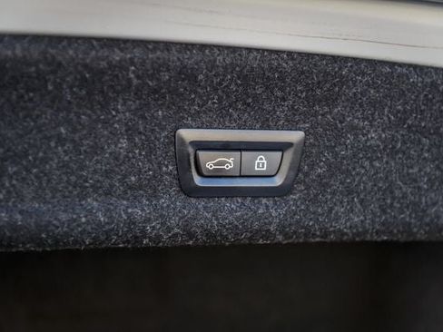Used 2022 BMW 330i Sedan w/ M Sport Package RWD image 12