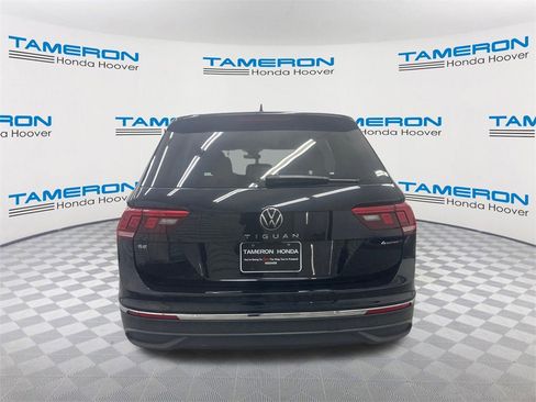 Used 2024 Volkswagen Tiguan SE image 4
