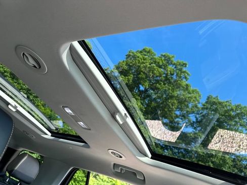 Used 2020 Chevrolet Traverse Premier w/ Redline Edition AWD/4WD image 18
