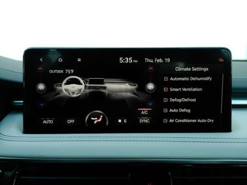 Used 2025 Genesis G70 2.5T image 46